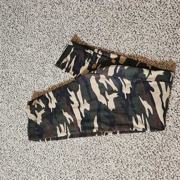 Large Camo Leggings - Picture 1 of 2